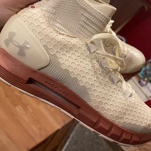 size 7 Under Armor women’s shoes